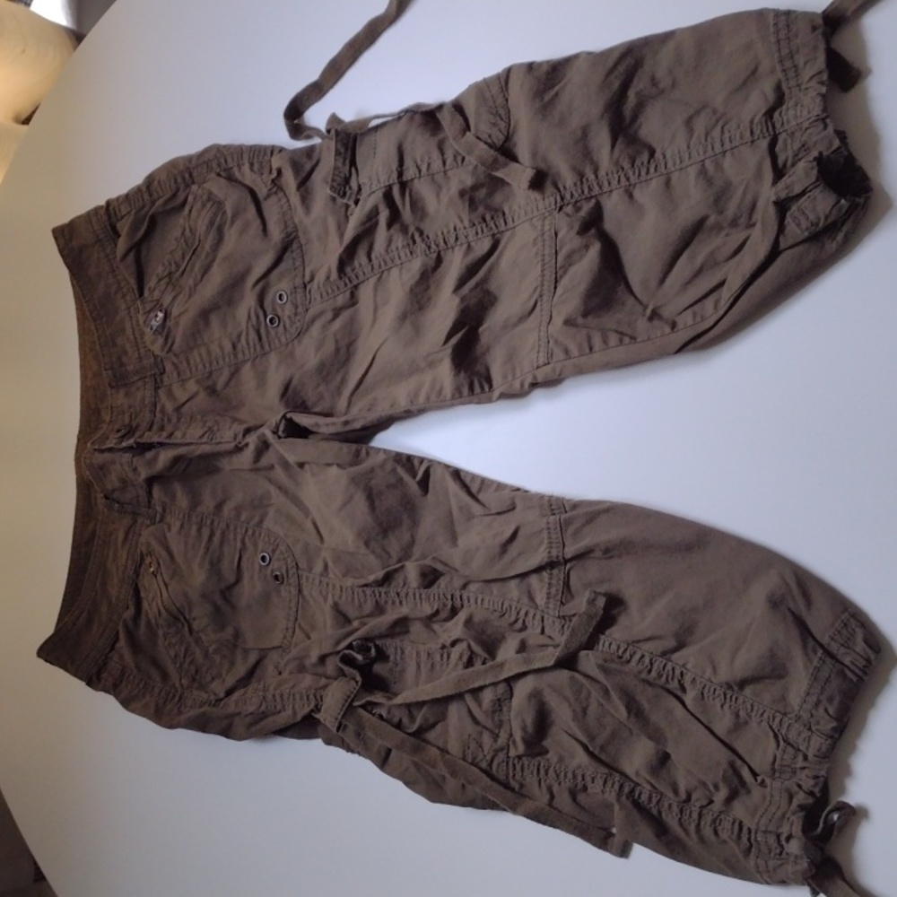 Arizona Jeans Co Olive Green Cropped Cargo Pants size 3